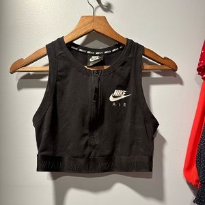 Nick black crop tank